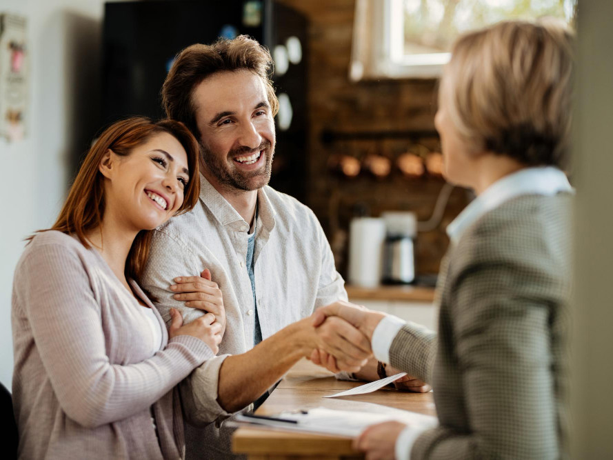 7 najczęstszych błędów w obsłudze klienta w małym biznesie online oraz jak ich uniknąć? Chciałabym, abyś pamiętała, że obsługa klienta to strategia, która pomaga Ci budować relacje, oszczędzać czas i prowadzić biznes na swój własny sposób. Sprawdź, czy nie popełniasz jednego z tych błędów w obsłudze klienta – a jeśli tak, dowiedz się, jak go wyeliminować. Klienci zadowoleni z obsługi z mojej firmie.